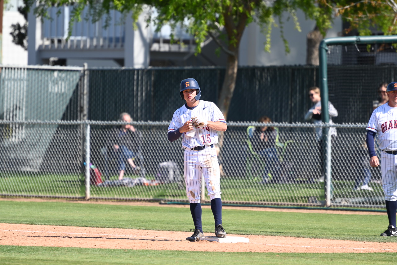 Giants fall to Reedley in a close 10-9 Battle