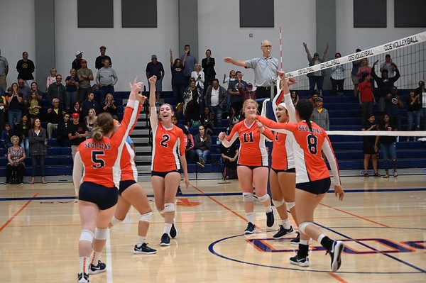 Giants stay unbeaten in conference play