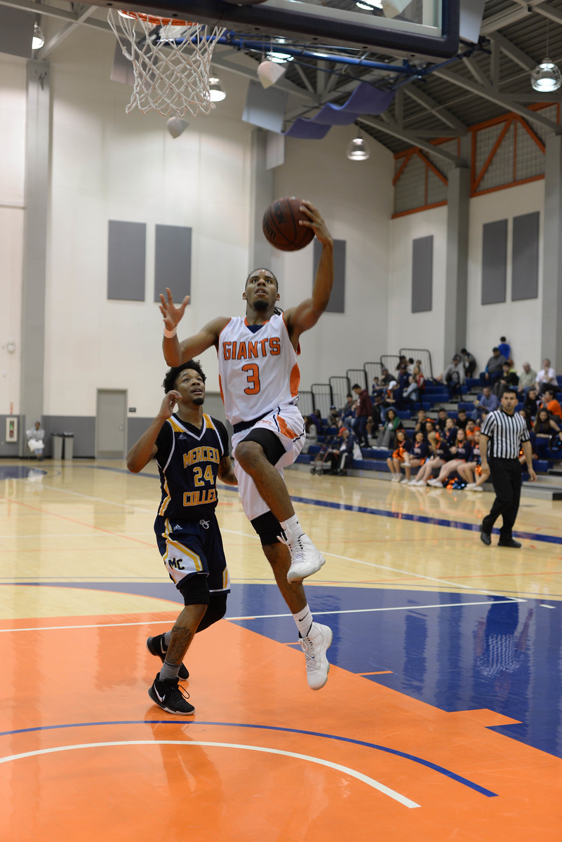 Giants capture third straight victory