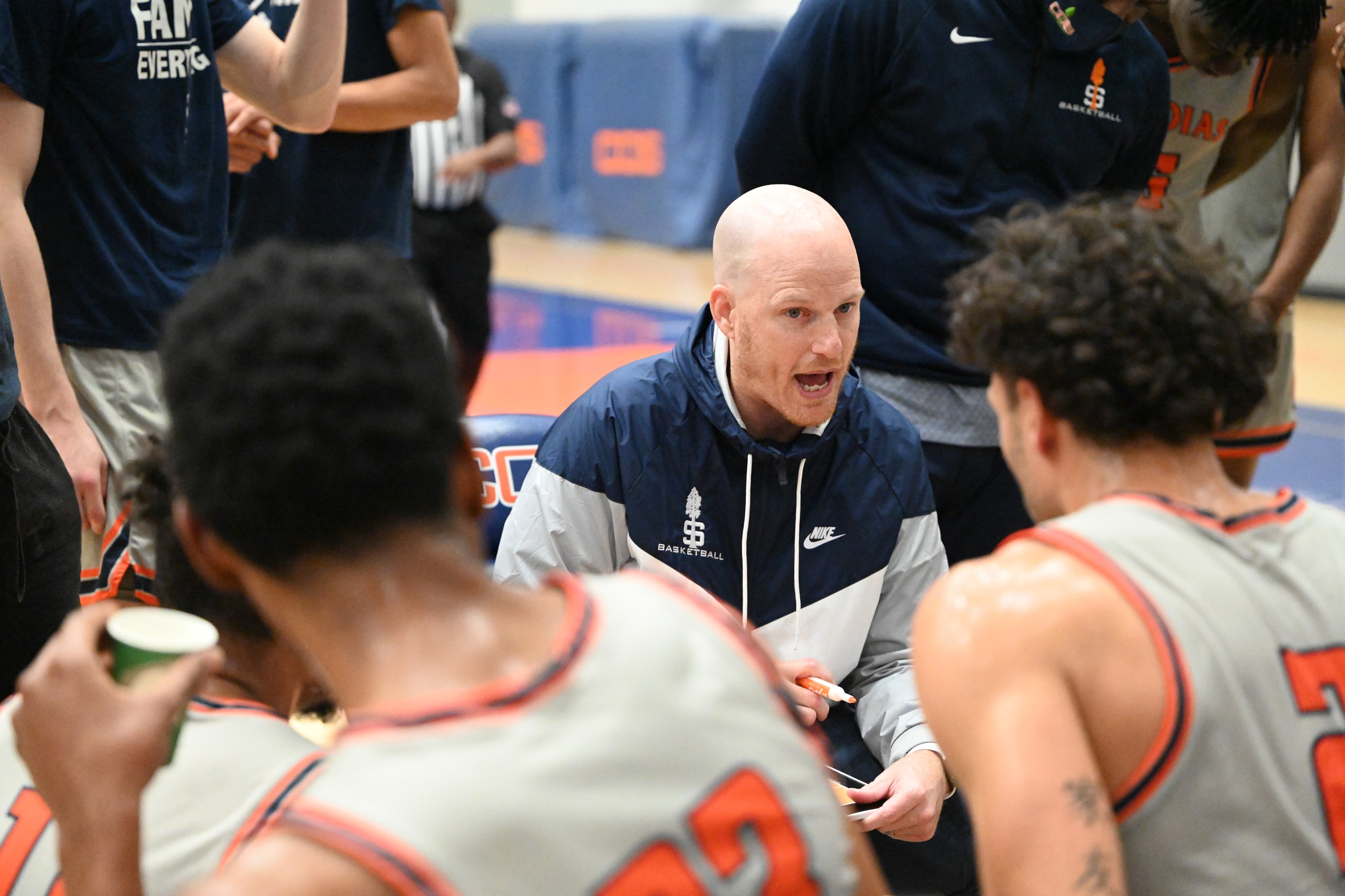 Giants men's basketball to host Fresno City after giving coach milestone 100th win