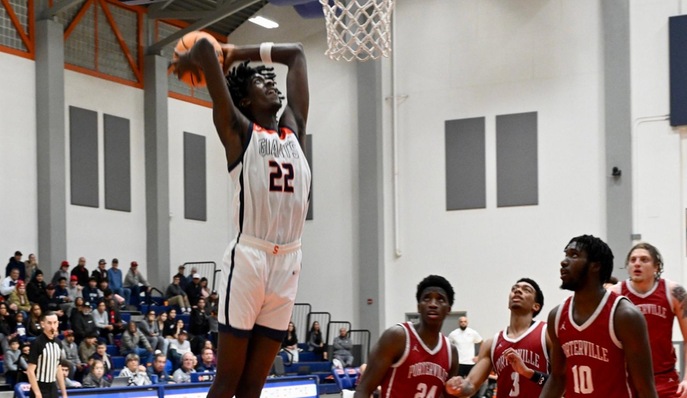 Giants remain tied for CVC men's basketball lead after rolling past Porterville