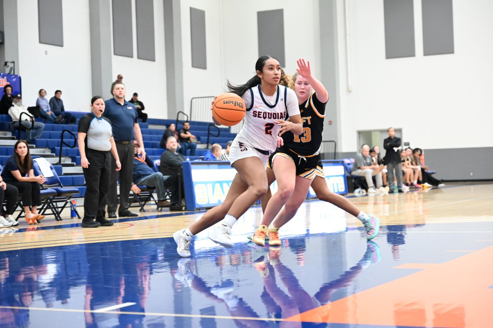 Mendez, Brooks help No. 17 Giants open CVC women's basketball race with 84-60 win over No. 20 Taft