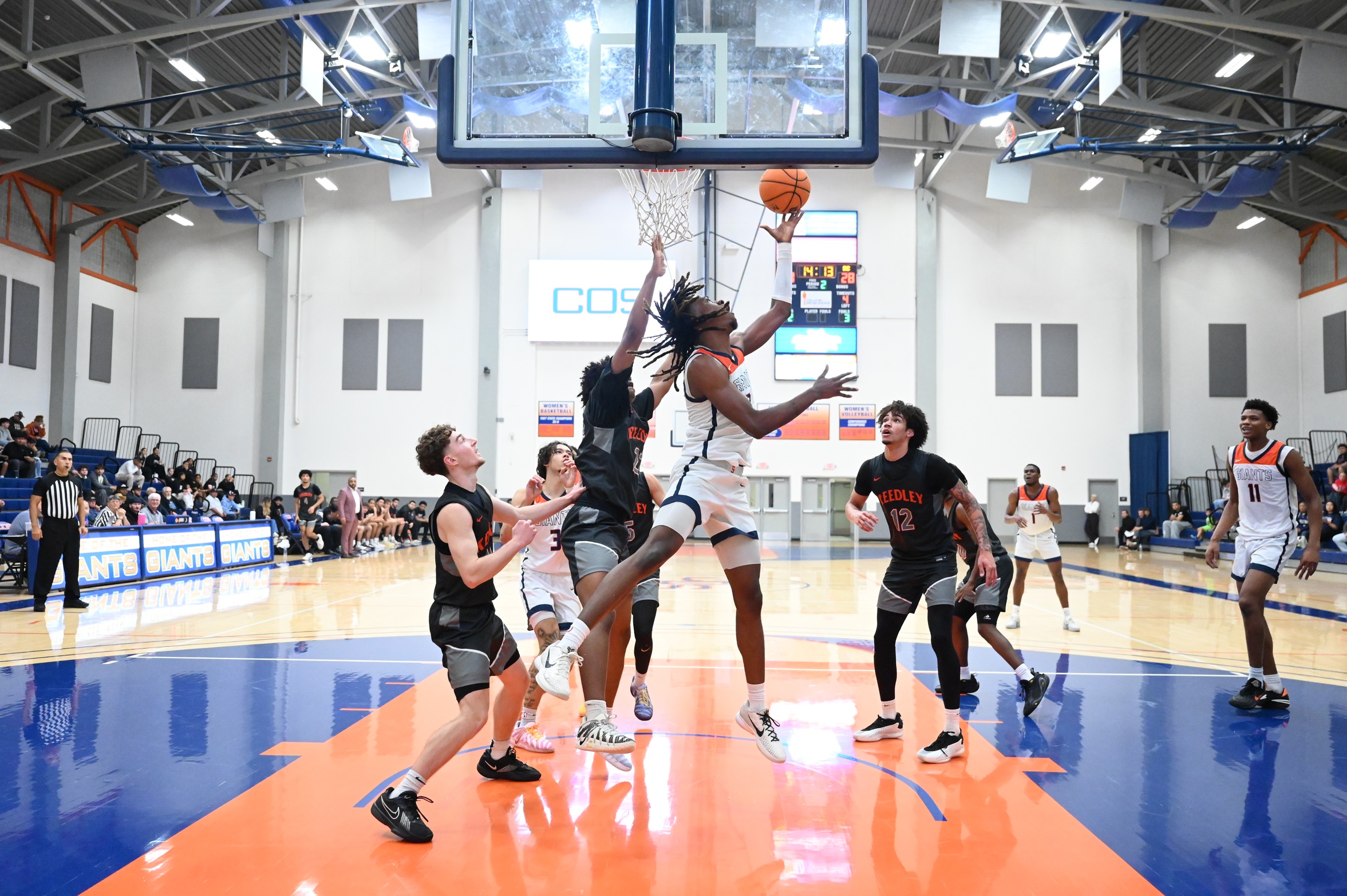 Giants down Reedley to remain one game out of CVC men's basketball lead