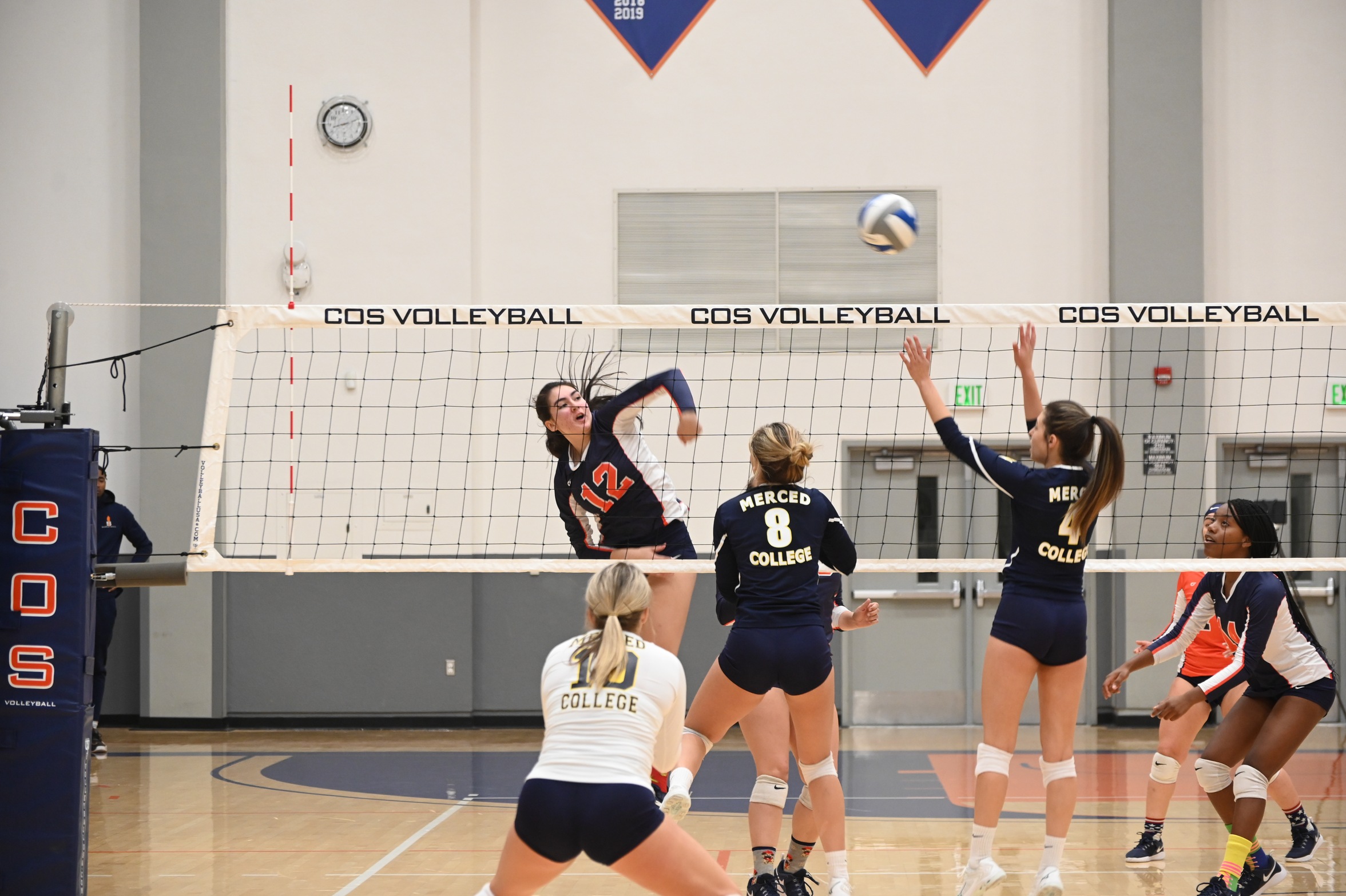 Bakersfield spoils debut weekend for Giants volleyball