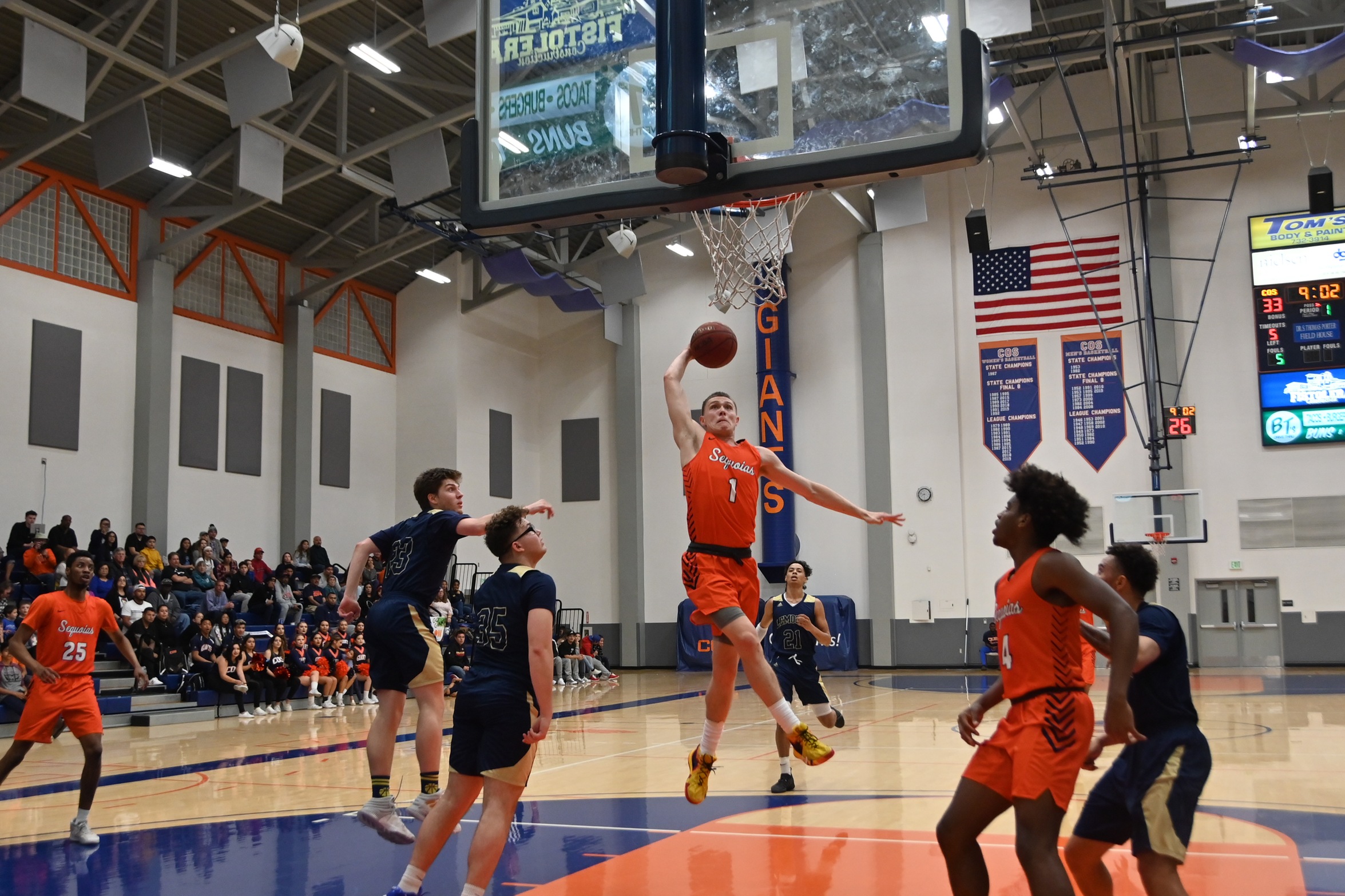Giants men's basketball open season with weekend sweep