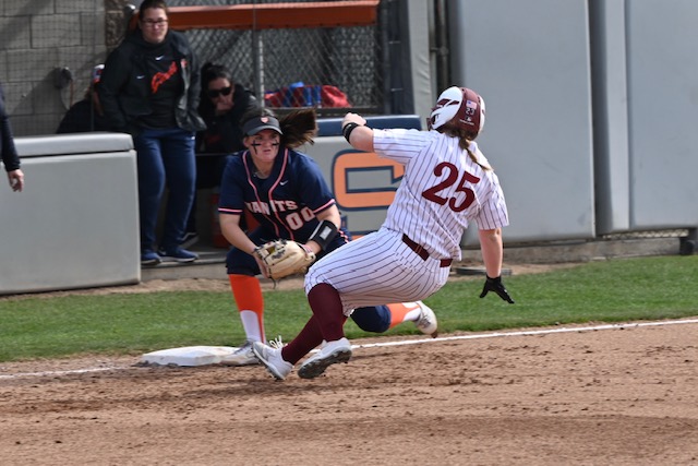 Giants' softball features entirely new roster, same championship goals