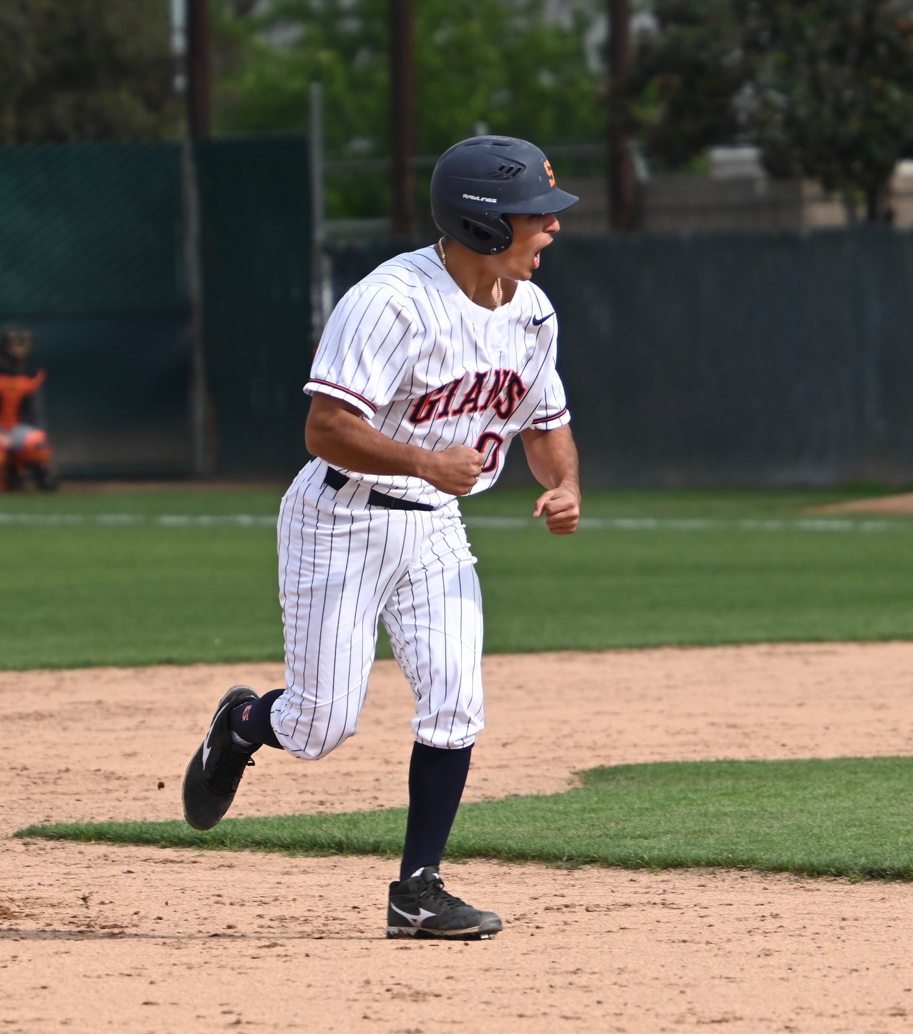 Giants take two of three in Reedley series
