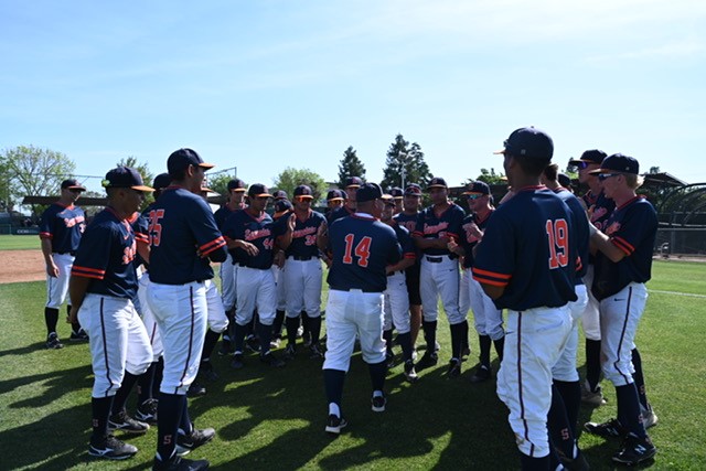Giants Travel to Sierra for Playoff Series