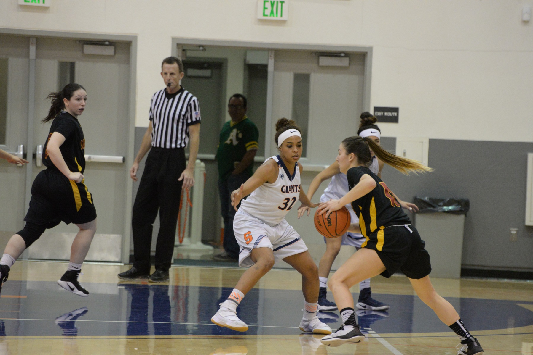 Idalis Rubalcava playing defense in last Saturday's 77-44 victory over No. 15 Sacramento City.