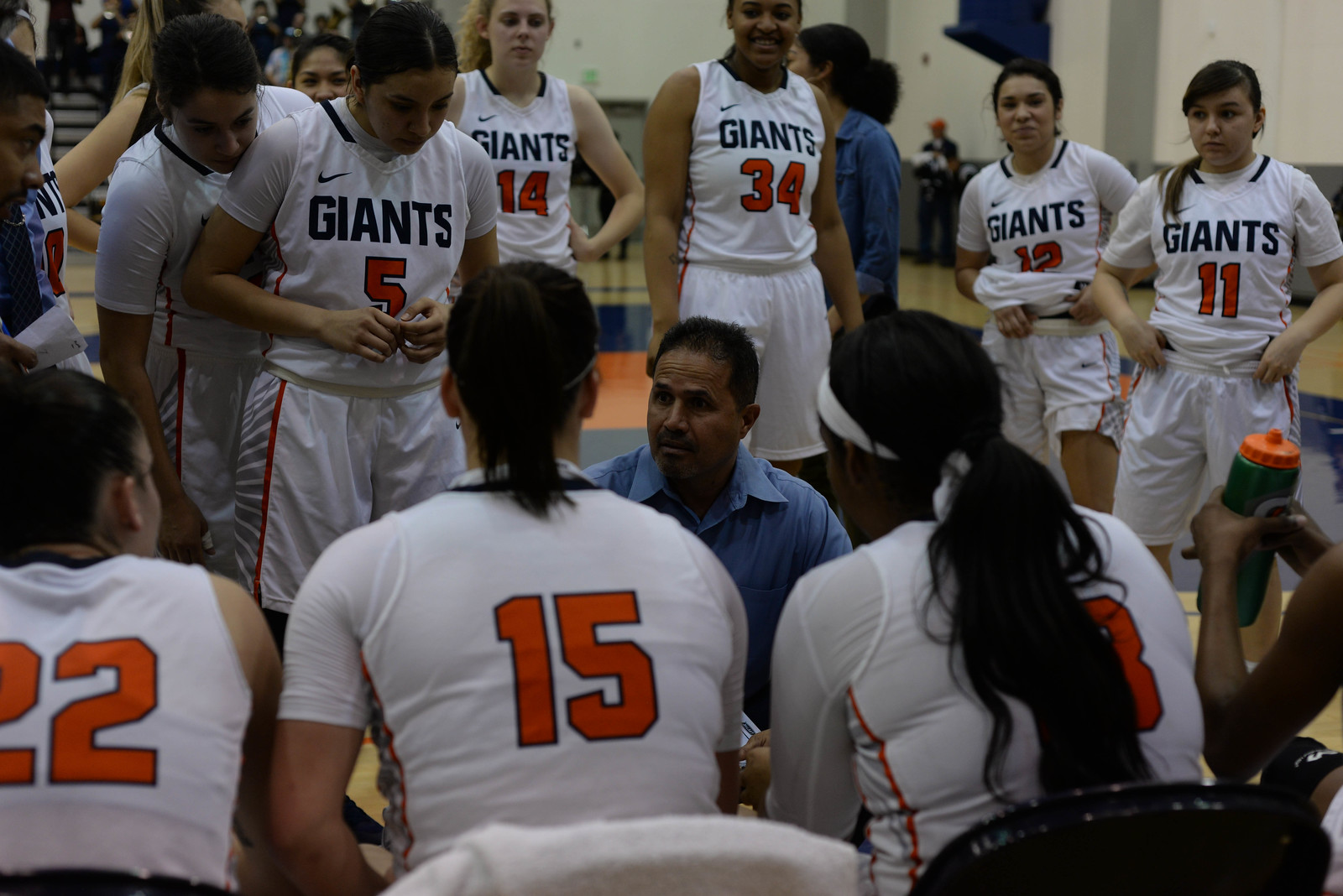 Giants win second straight