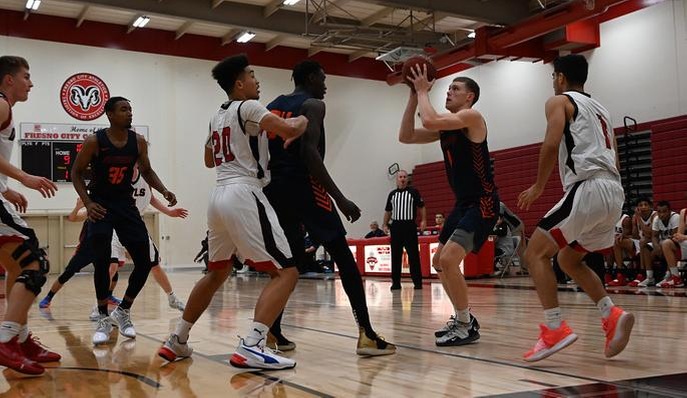 Giants split during Wyndham/Mannon Classic