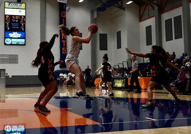 Giants go 2-1 at Bulldog Classic