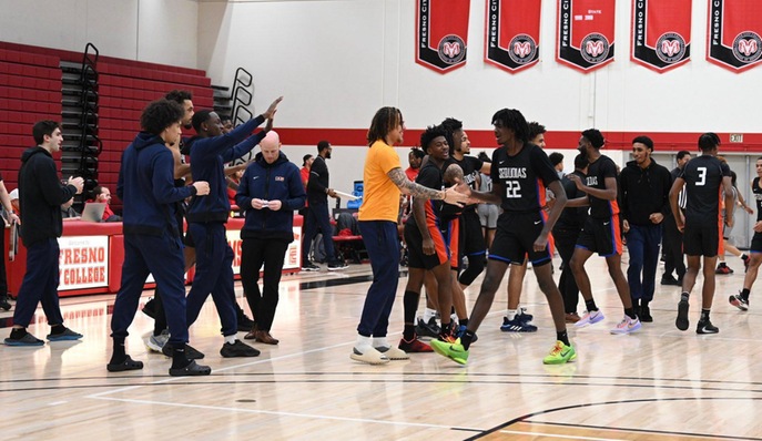 Giants topple Rams to take sole possession of CVC men's basketball race