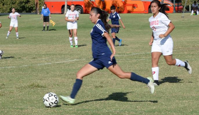 Women's soccer winning streak snapped