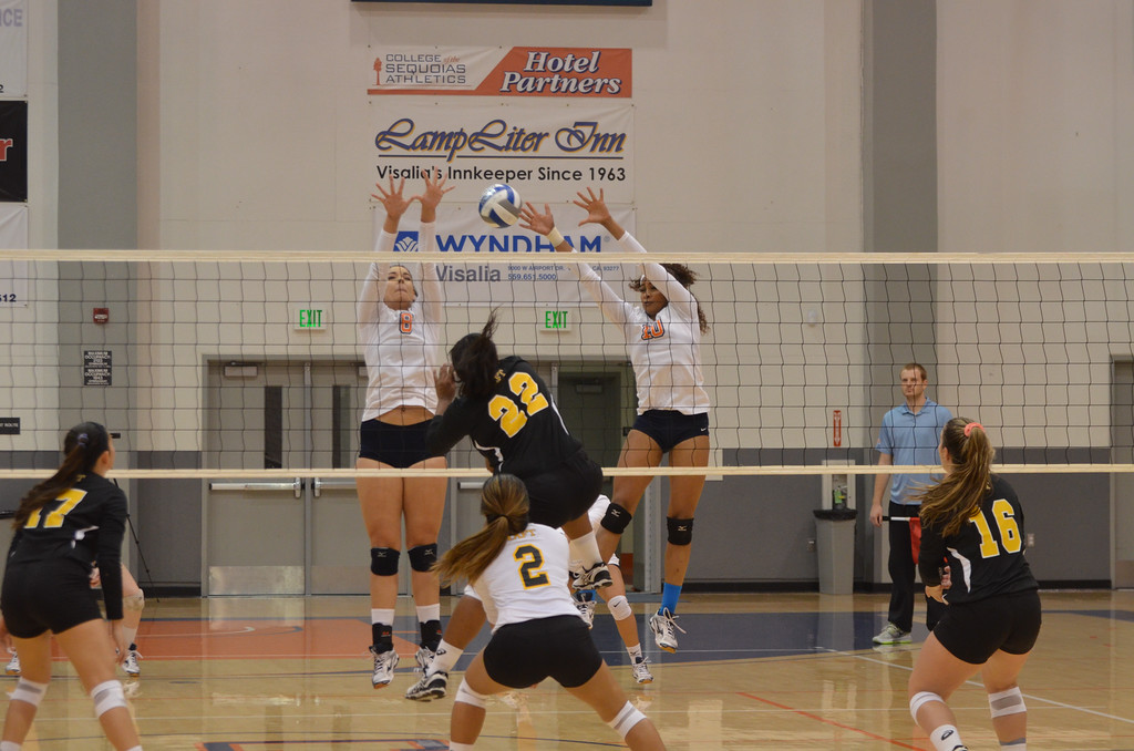 Volleyball advance to next round in NorCal Playoffs