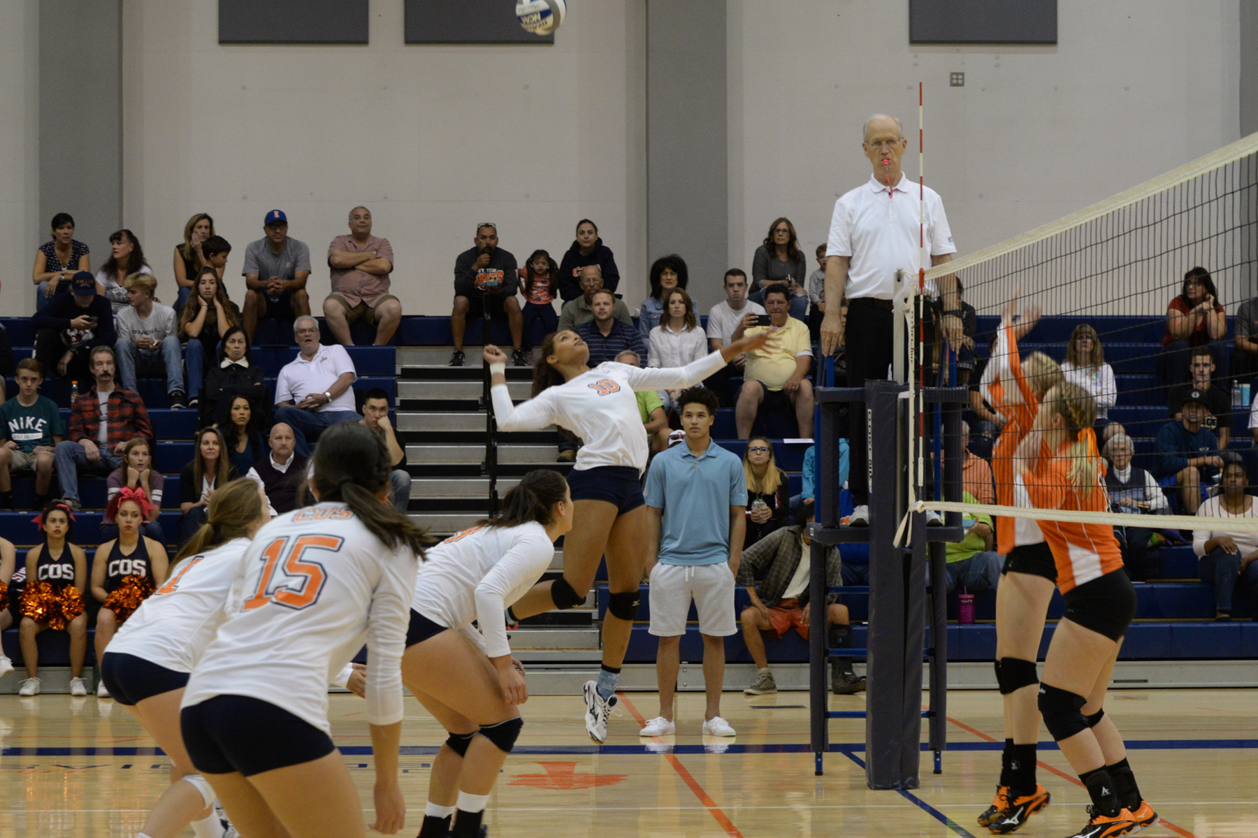 Volleyball improve winning streak to five